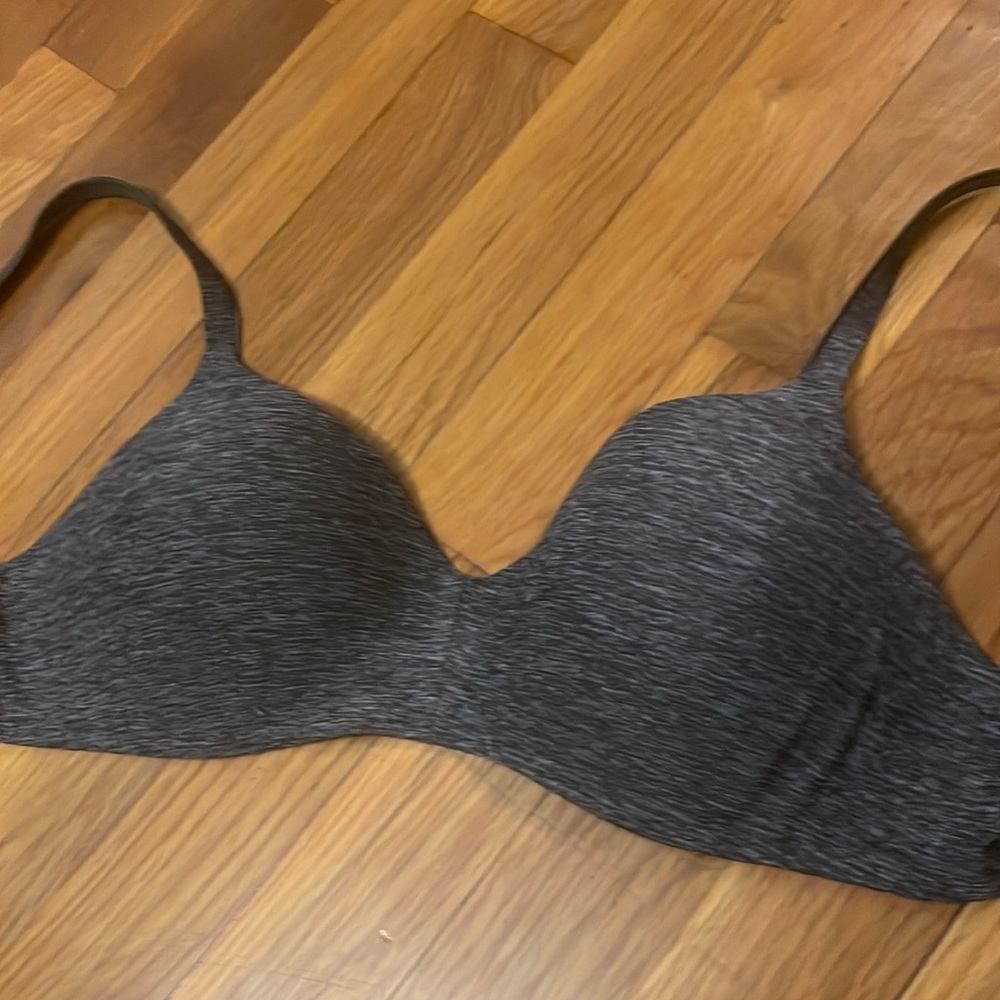 36 A Gray bra